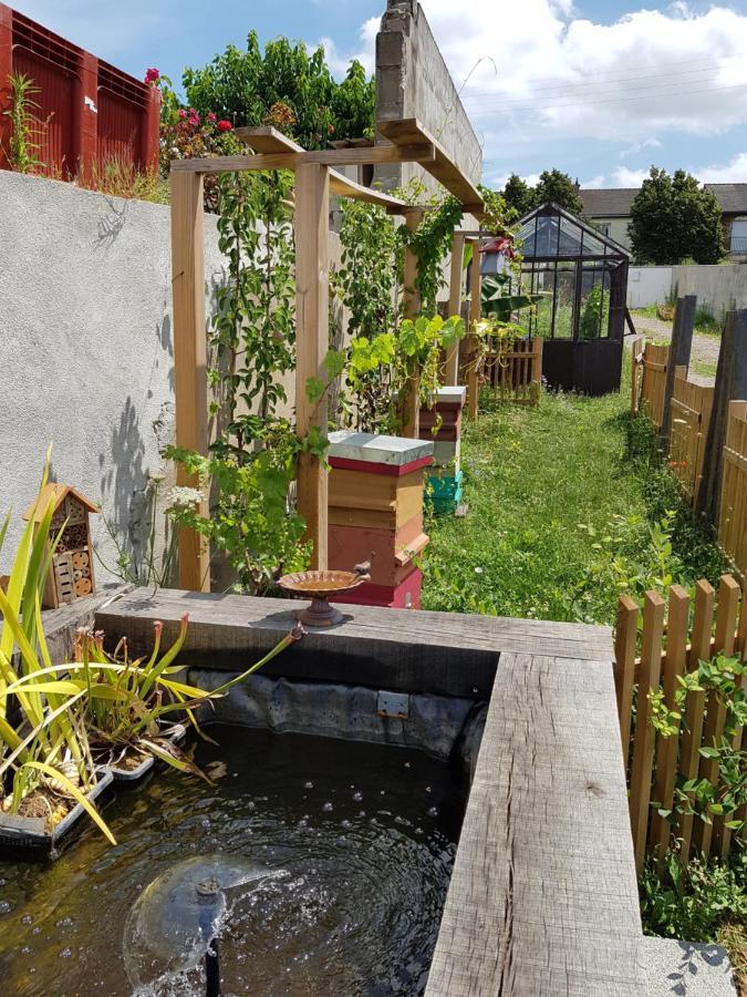 Angers Green Lodge Екстериор снимка