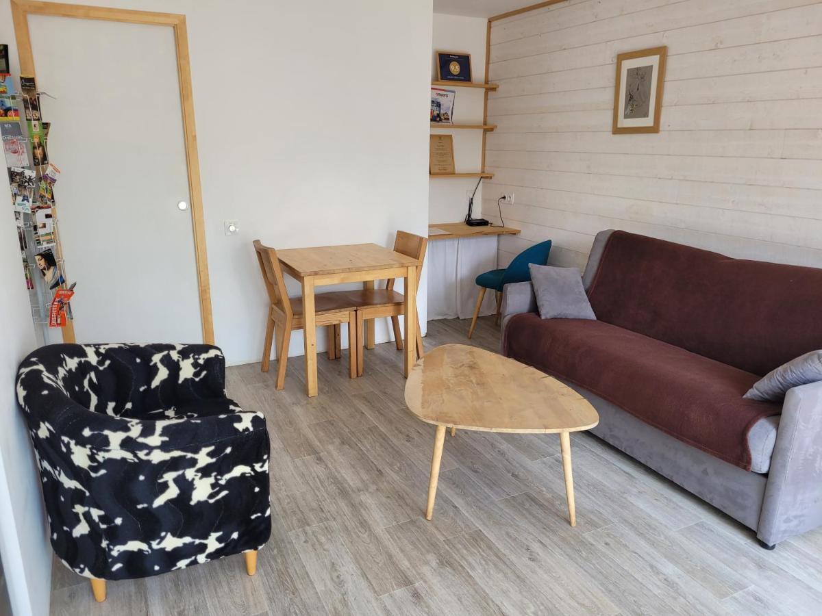 Angers Green Lodge Екстериор снимка
