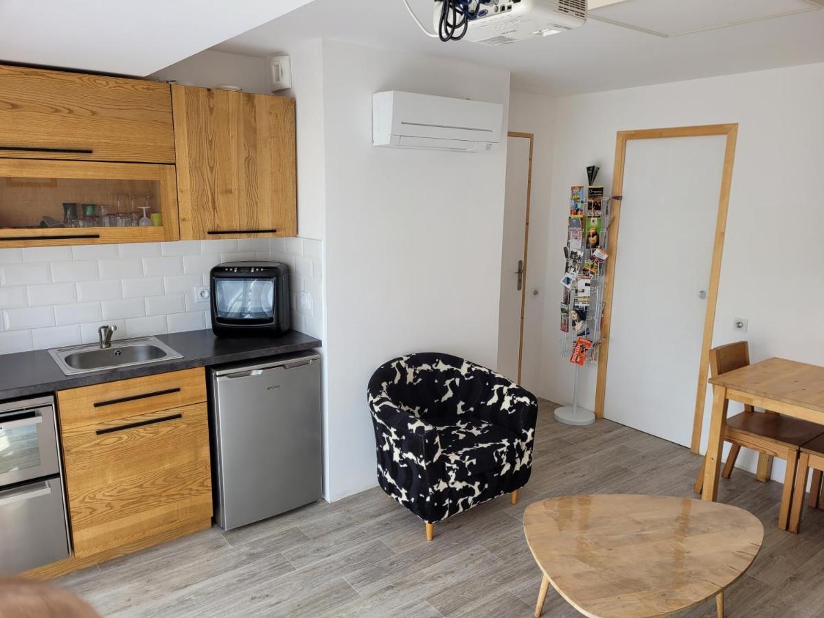 Angers Green Lodge Екстериор снимка